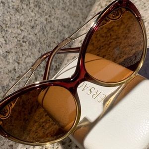 VERSACE🤩JACKIE-O SUNGLASSES IN YELLOW GOLD TONE🤩